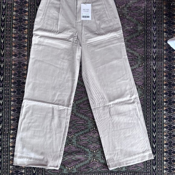 NWT Everlane Women's Draper Pleated Pant in Buttersmooth in Sandstone, Size 2 - Picture 5 of 6